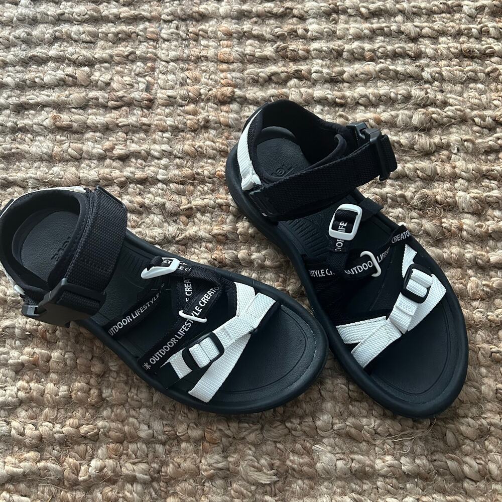 Snow Peak x Teva Hurricane Sandals Men’s US 9 Black White Limited Edition EUC